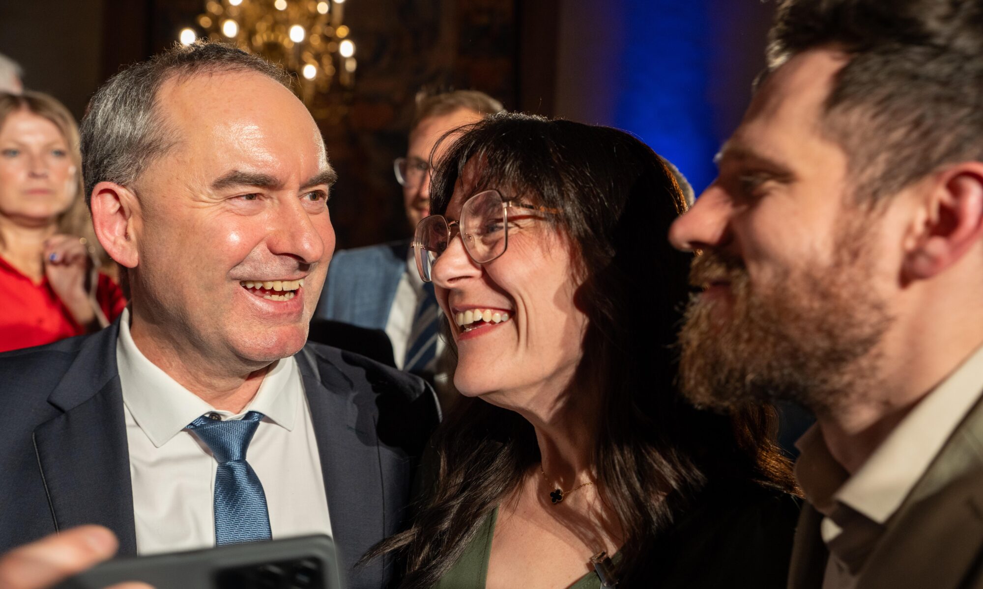 Authentischer Moment zum Abschluss: Ein gemeinsames Selfie mit dem bayerischen Wirtschaftsminister Hubert Aiwanger. (Foto: StMWi/A. Gebert)